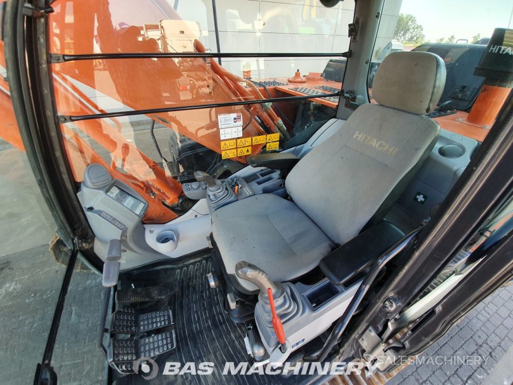 HITACHI ZX300 Year: 2017 Price: 77 900 EUR Used Crawler