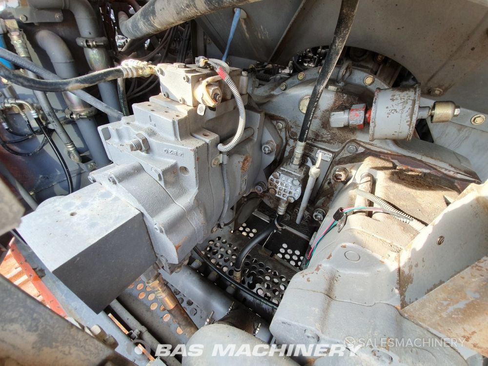 HITACHI ZX850H Year: 2004 Price: 89 800 EUR Used Crawler